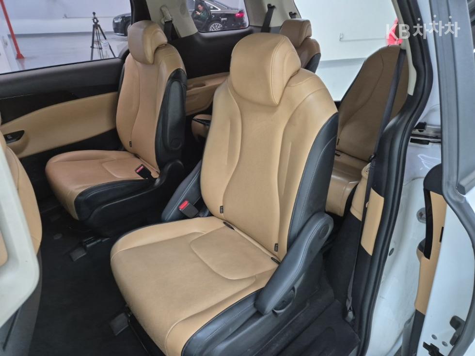 Kia Carnival — miniaturë 12