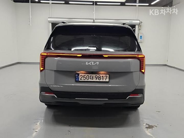 Kia Carnival — miniaturë 3