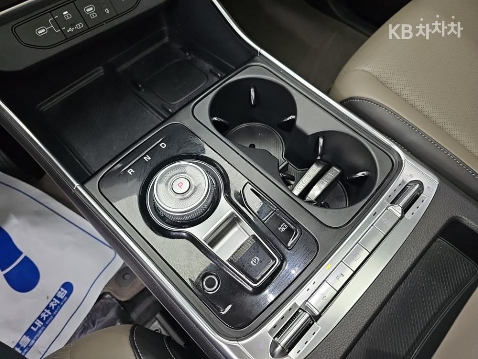 Kia Carnival — miniaturë 8