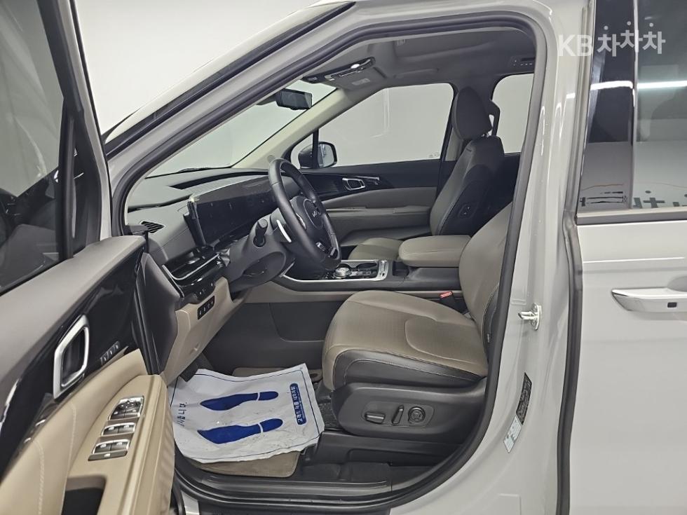 Kia Carnival — miniaturë 11
