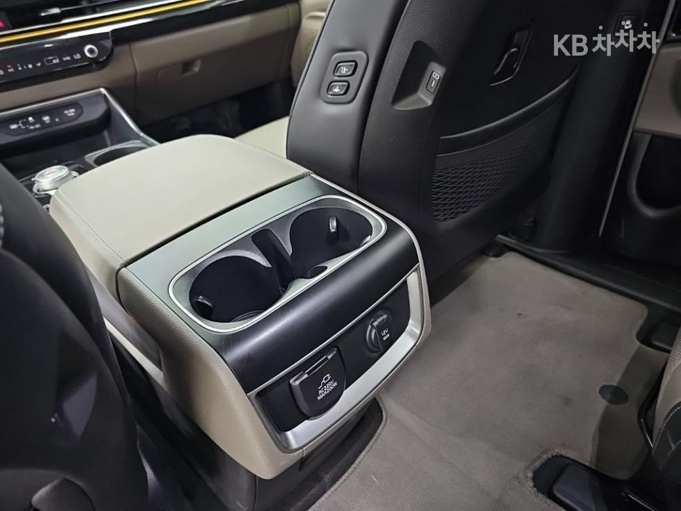 Kia Carnival — miniaturë 13