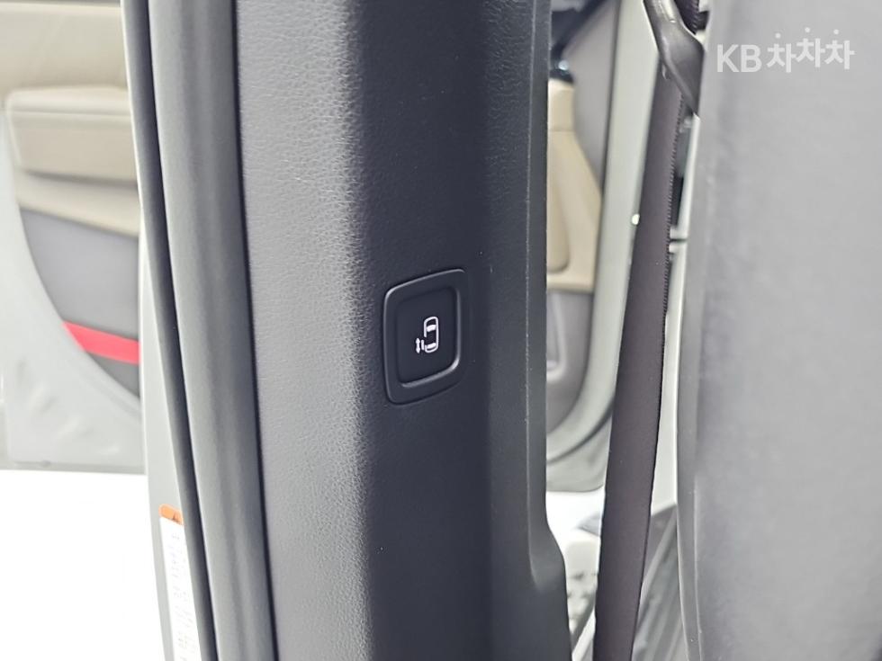 Kia Carnival — miniaturë 15