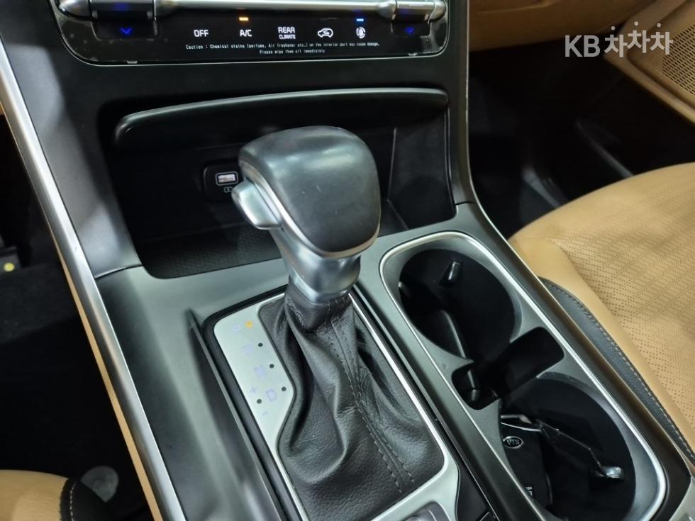 Kia Carnival — miniaturë 8