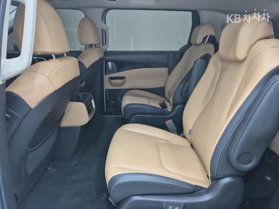 Kia Carnival — miniaturë 12