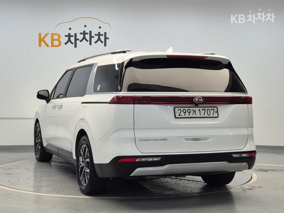 Kia Carnival — miniaturë 2