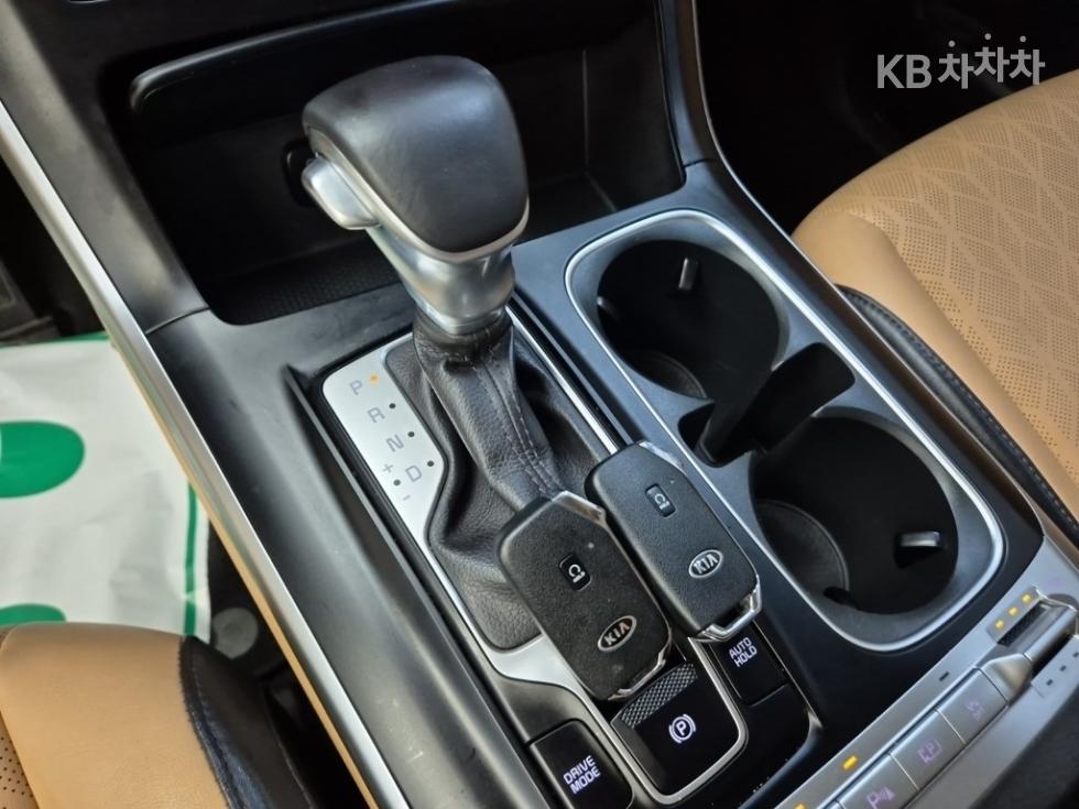 Kia Carnival — miniaturë 8