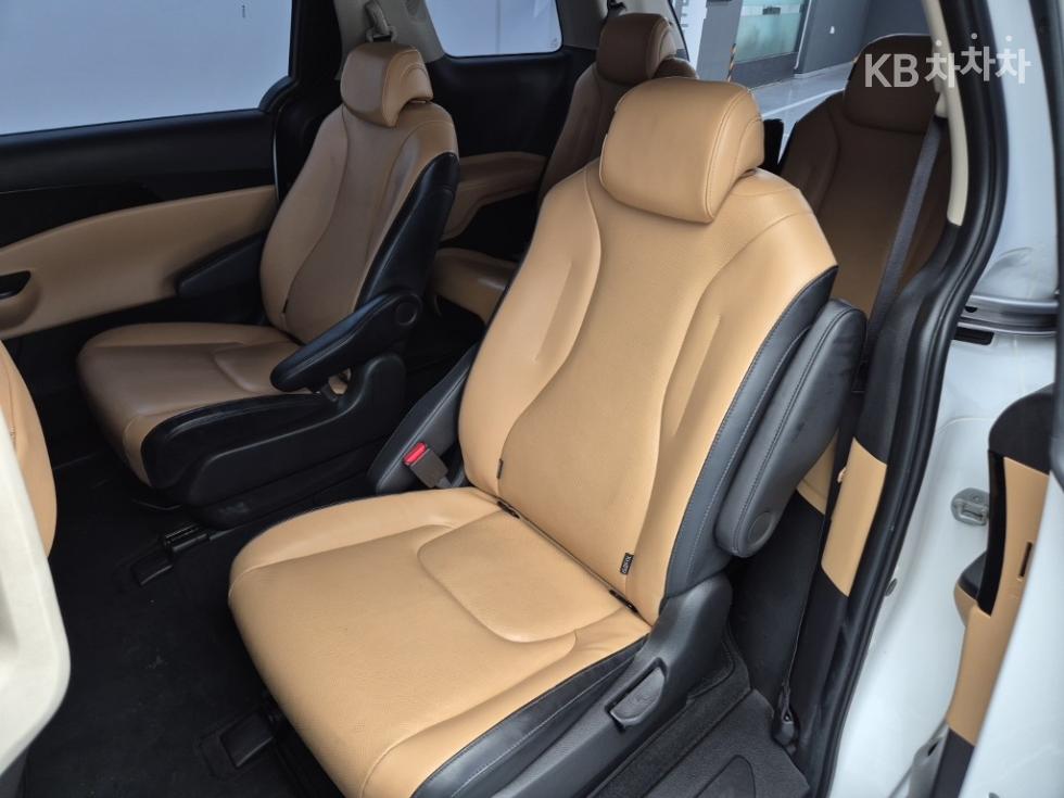 Kia Carnival — miniaturë 12
