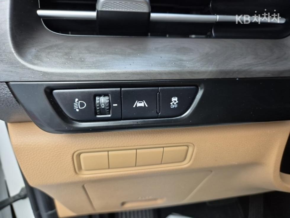 Kia Carnival — miniaturë 18