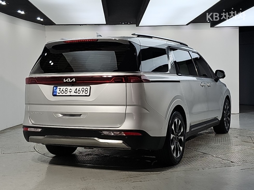 Kia Carnival — miniaturë 4