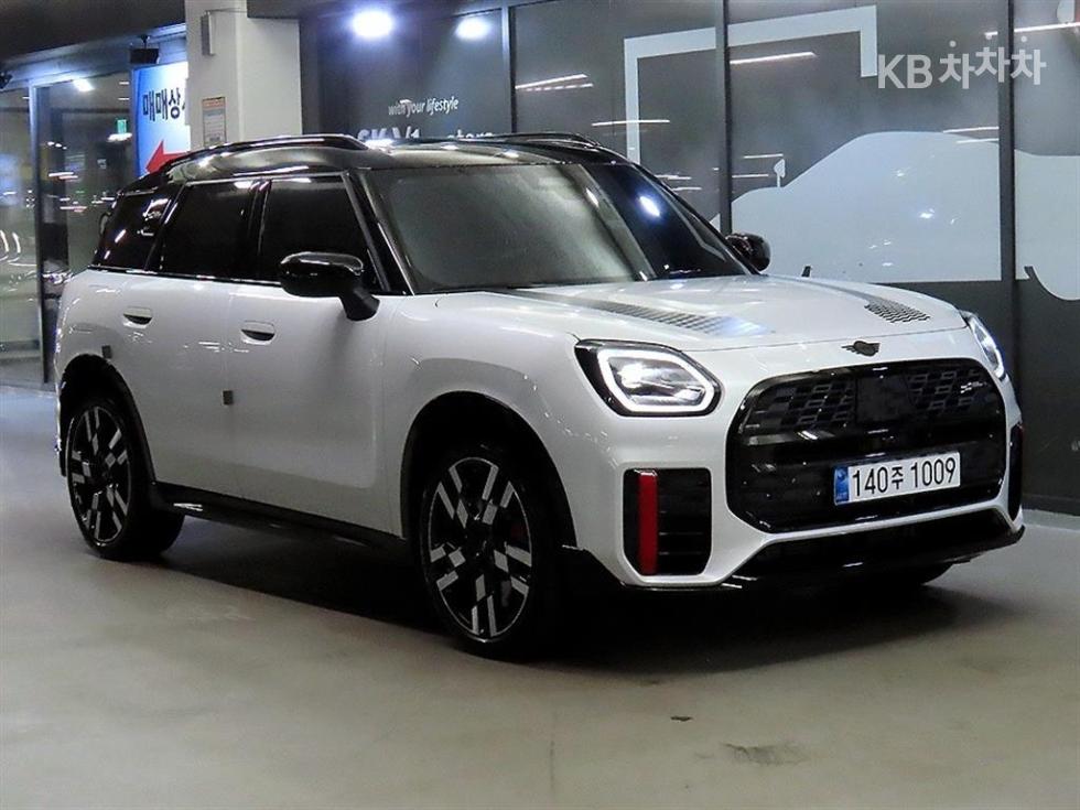 Mini Countryman BASE MODEL — фото 1
