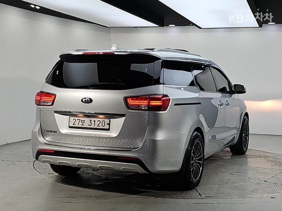 Kia Carnival — miniaturë 4