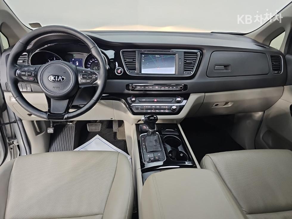 Kia Carnival — miniaturë 5