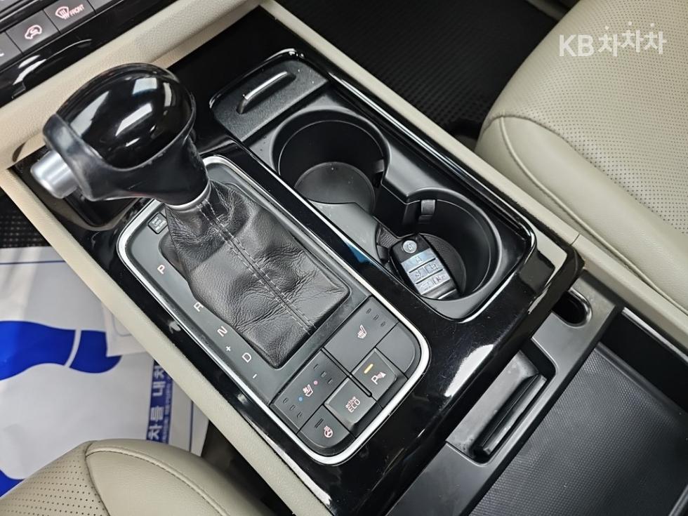 Kia Carnival — miniaturë 8