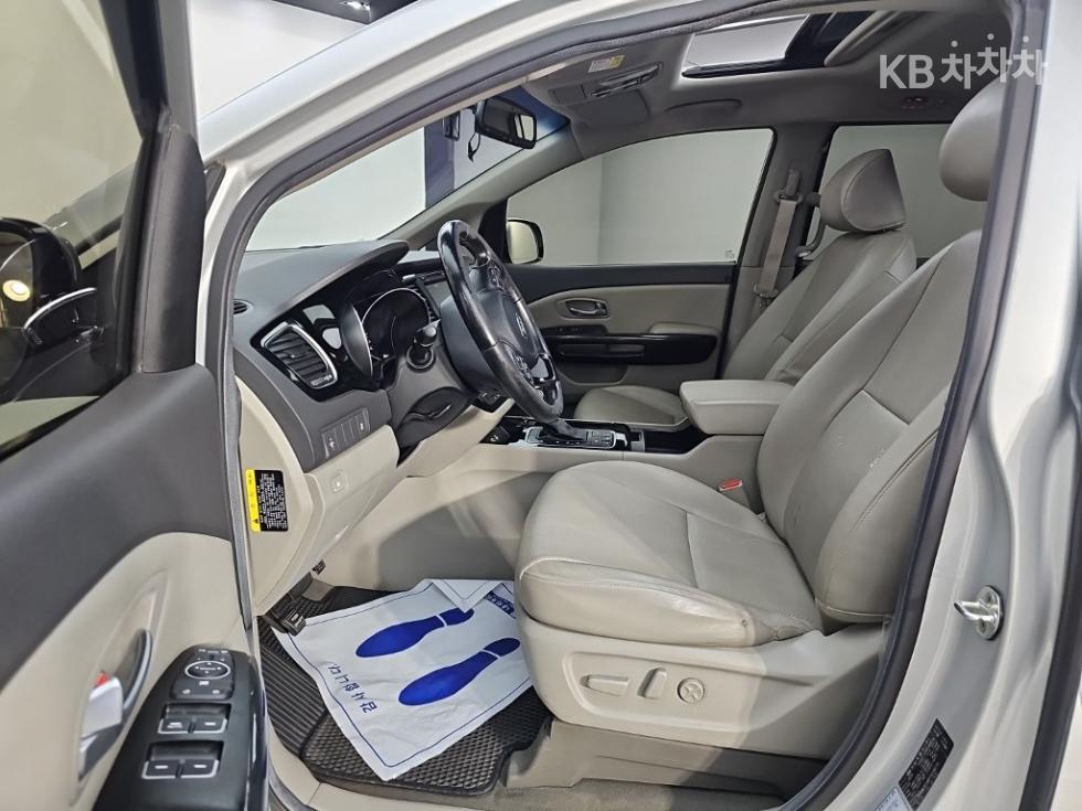 Kia Carnival — miniaturë 11