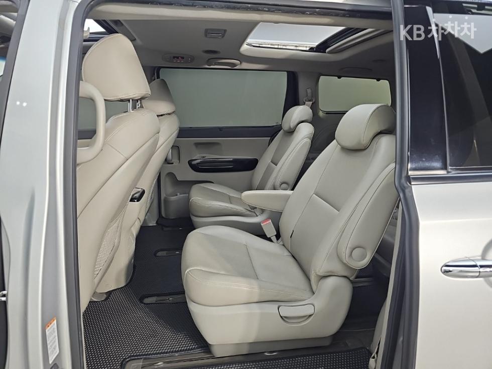 Kia Carnival — miniaturë 12