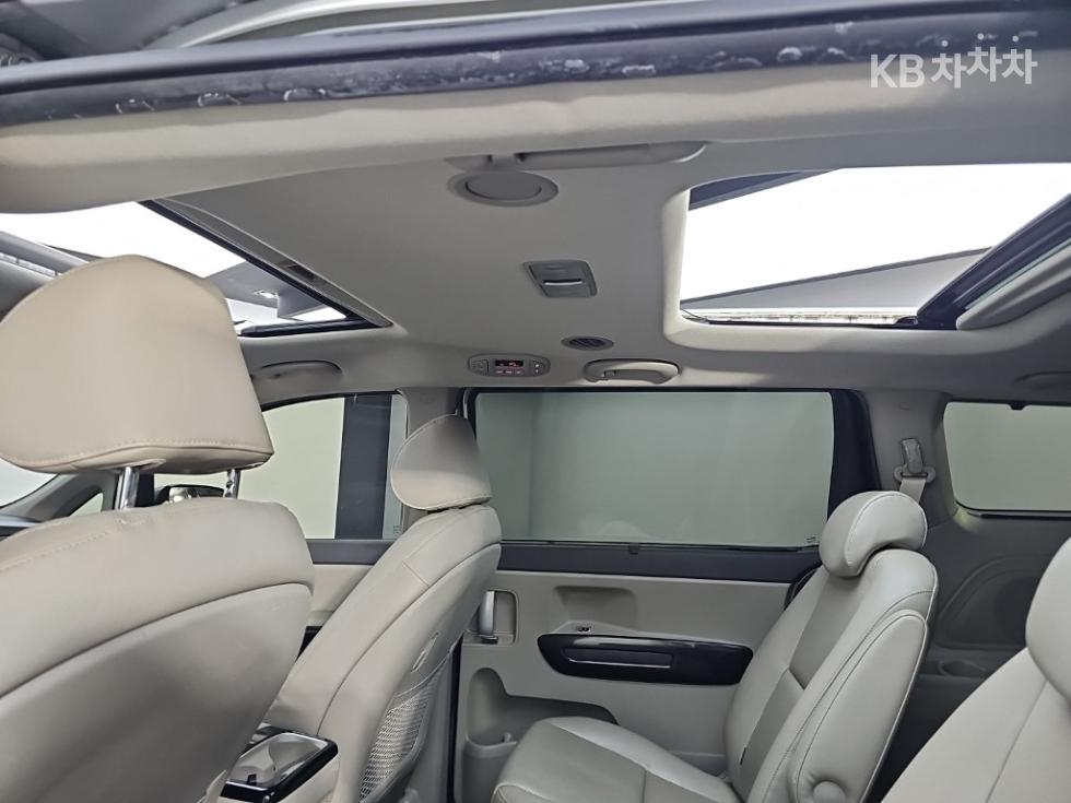 Kia Carnival — miniaturë 13