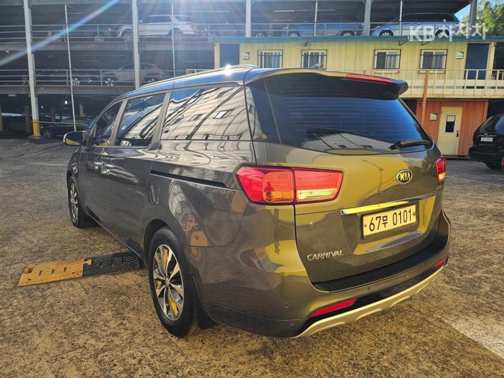 Kia Carnival — miniaturë 5