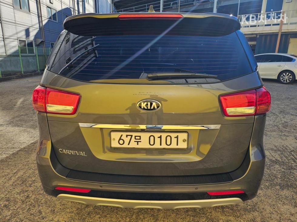 Kia Carnival — miniaturë 6