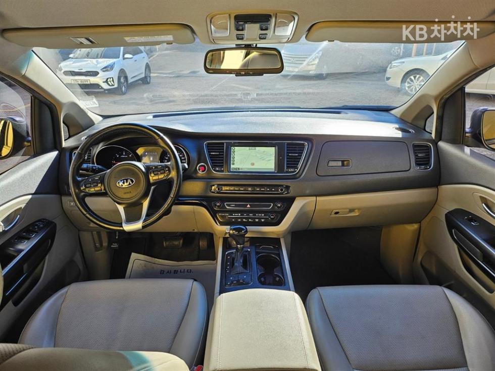 Kia Carnival — miniaturë 9
