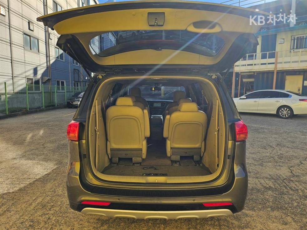 Kia Carnival — miniaturë 11