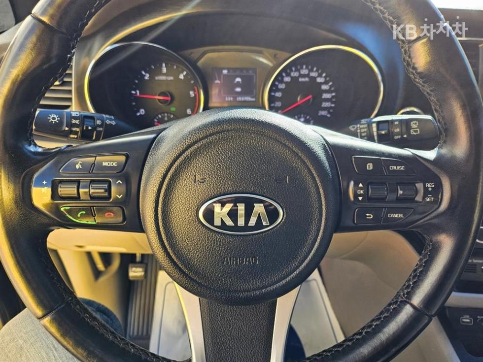Kia Carnival — miniaturë 12