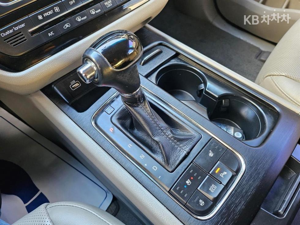 Kia Carnival — miniaturë 14