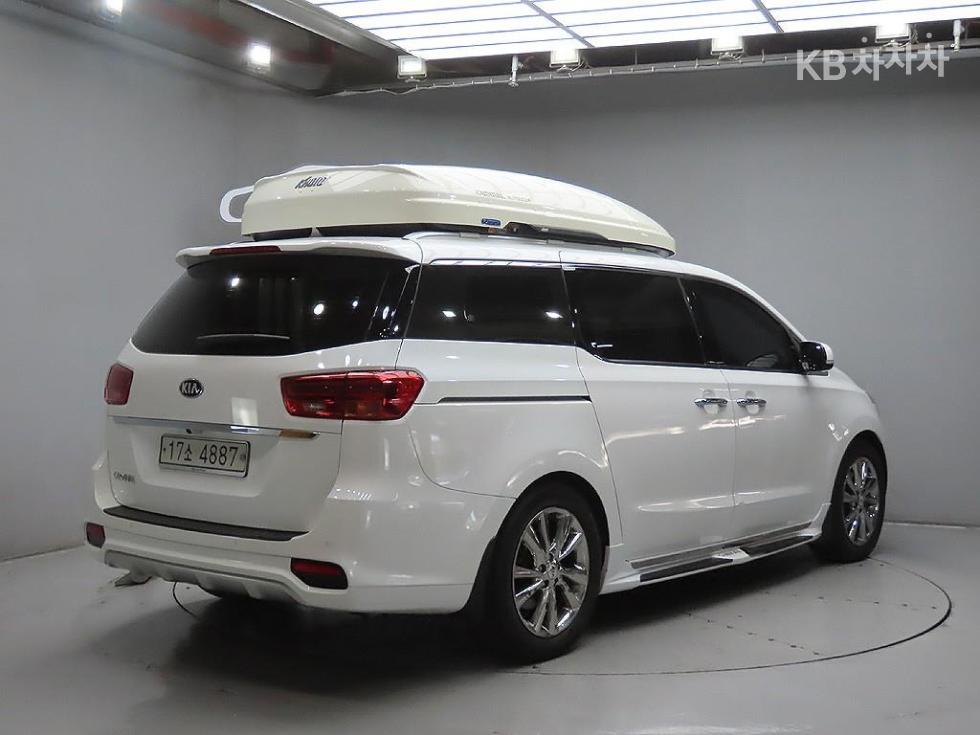 Kia Carnival — miniaturë 4