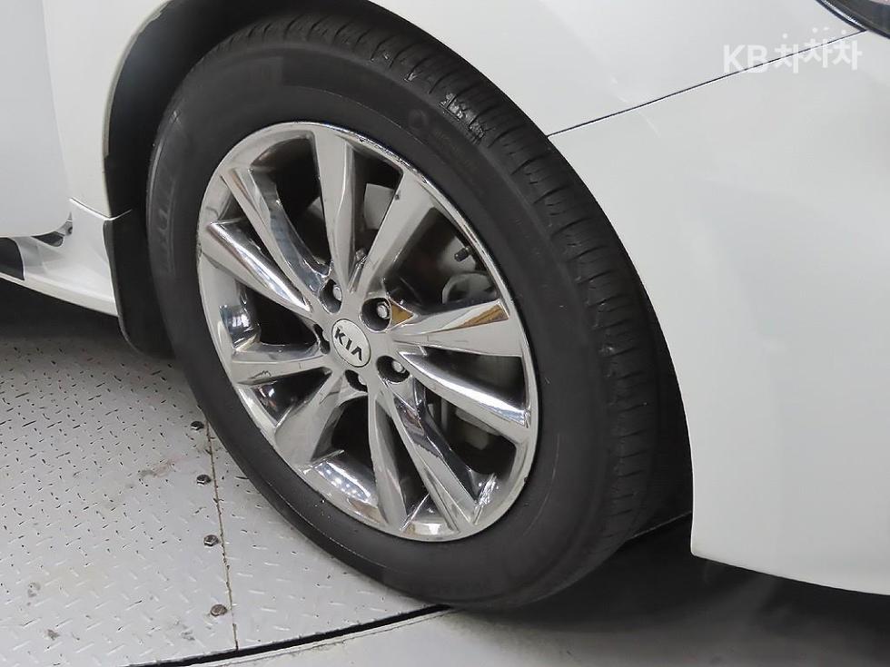 Kia Carnival — miniaturë 5