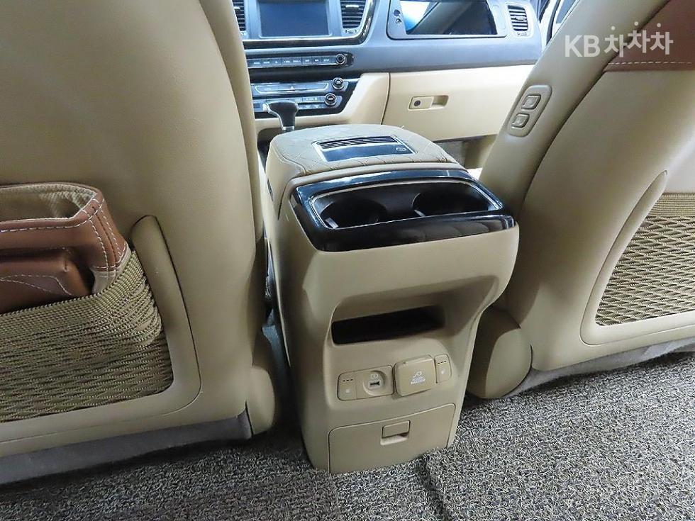 Kia Carnival — miniaturë 9