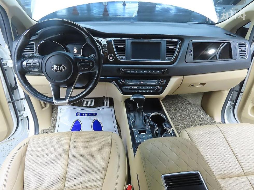 Kia Carnival — miniaturë 10