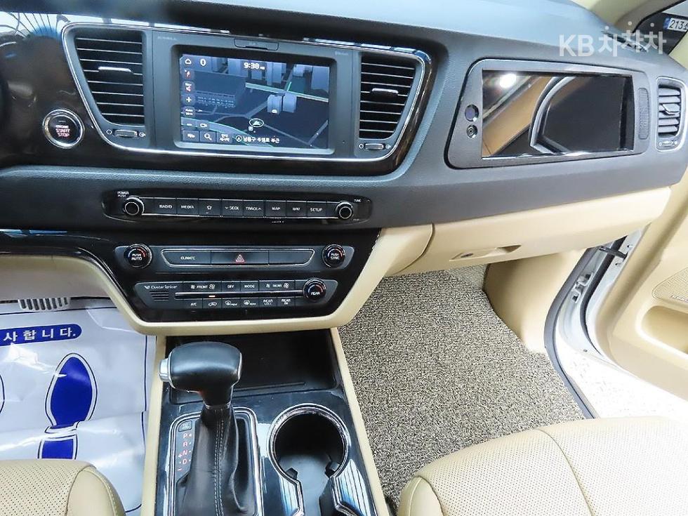 Kia Carnival — miniaturë 12