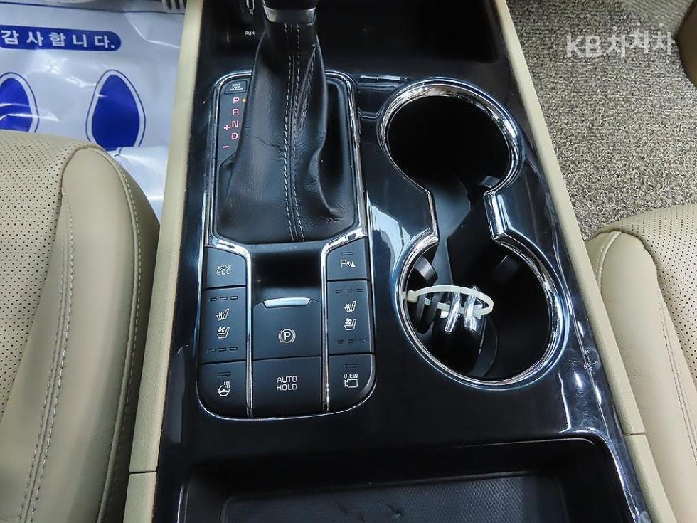 Kia Carnival — miniaturë 13