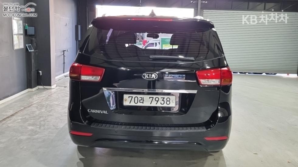 Kia Carnival — miniaturë 4