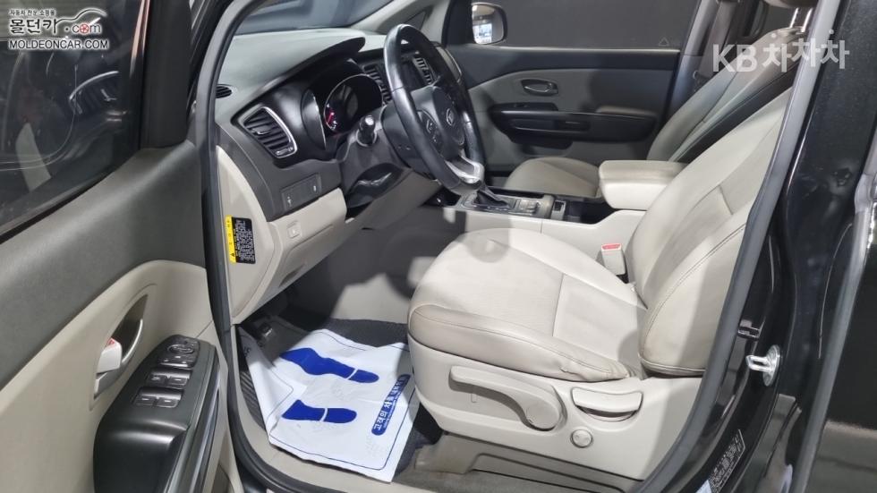 Kia Carnival — miniaturë 9