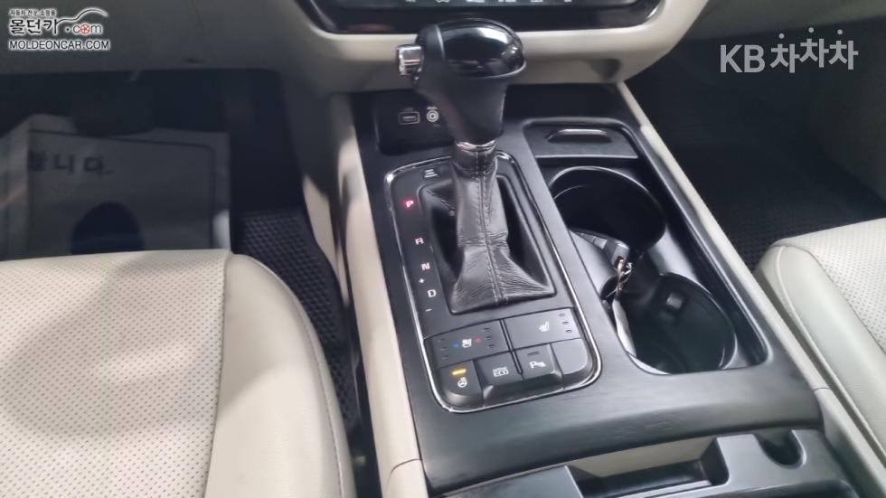 Kia Carnival — miniaturë 14