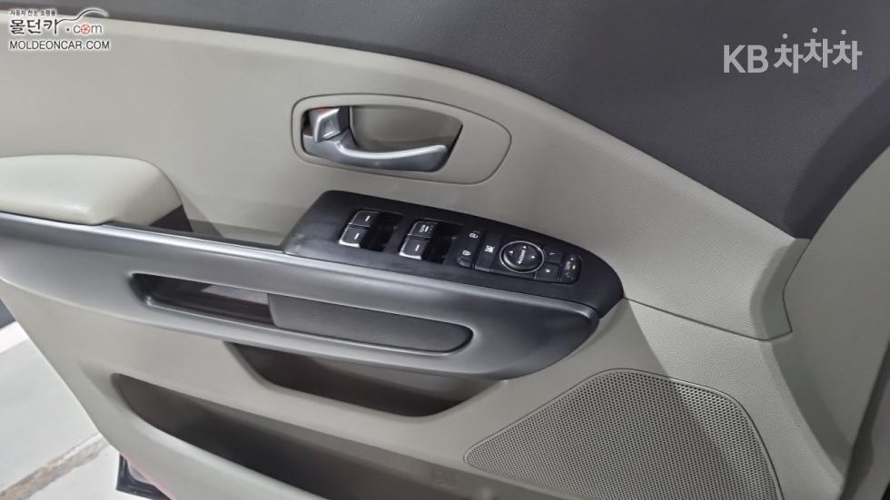 Kia Carnival — miniaturë 17
