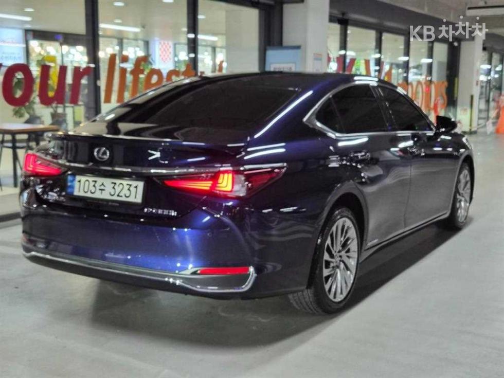 Lexus ES Executive — фото 4