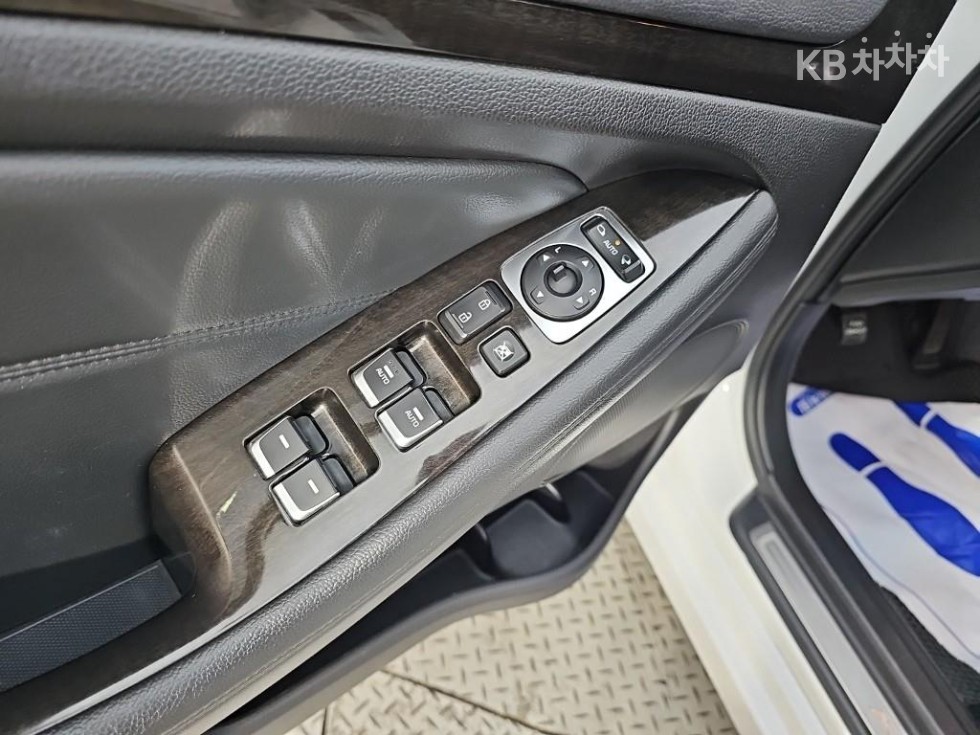 Kia K7 — miniaturë 13