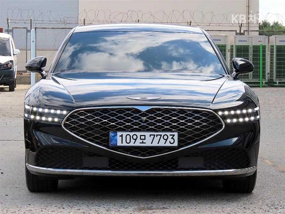 Genesis G90 BASE MODEL — фото 1