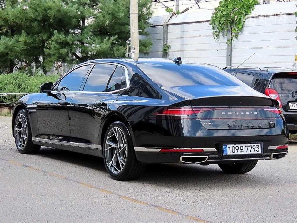 Genesis G90 BASE MODEL — фото 2