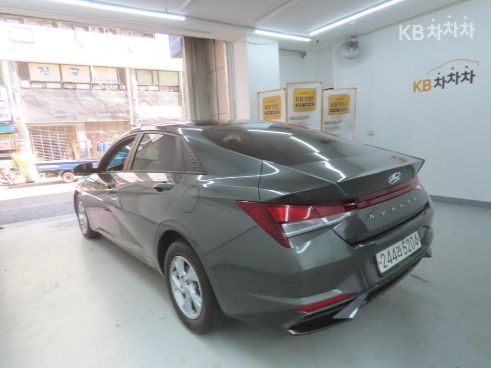 Hyundai Avante — фото 3