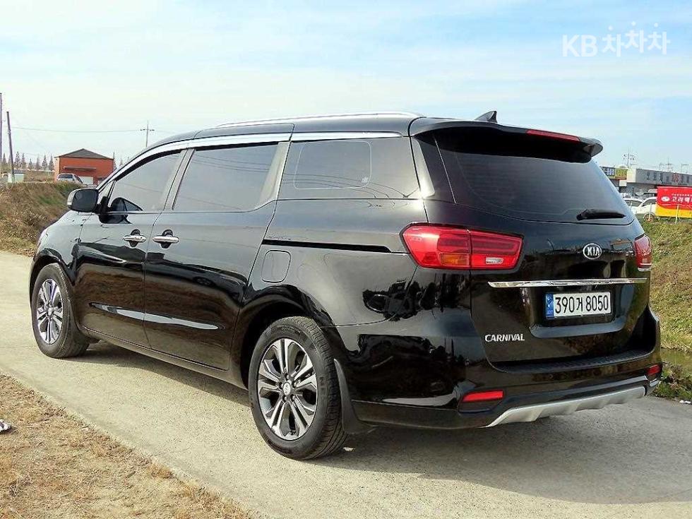Kia Carnival LUXURY — фото 3