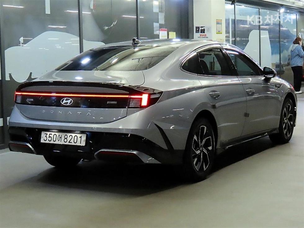 Hyundai Sonata BASE MODEL — фото 4