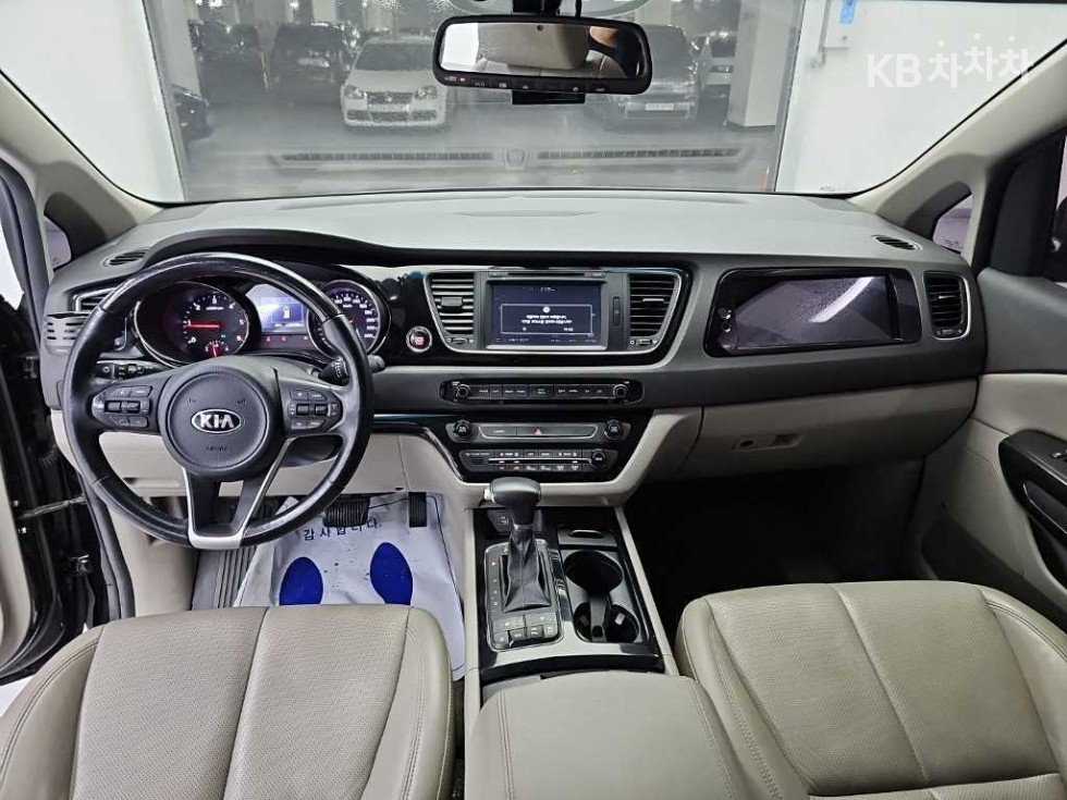Kia Carnival — miniaturë 7
