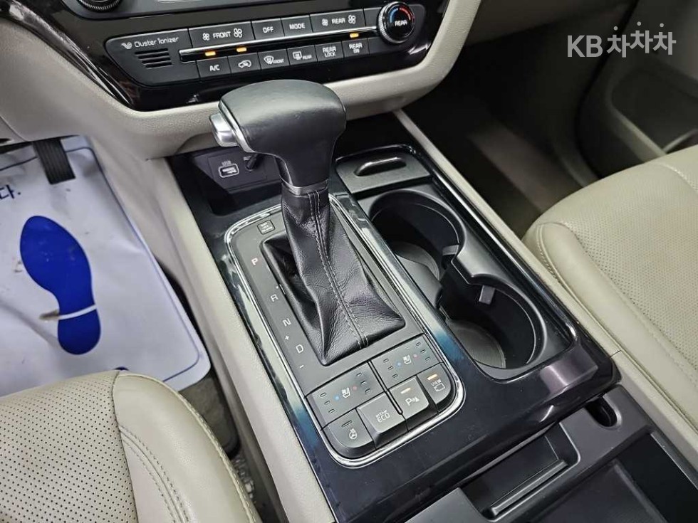 Kia Carnival — miniaturë 8