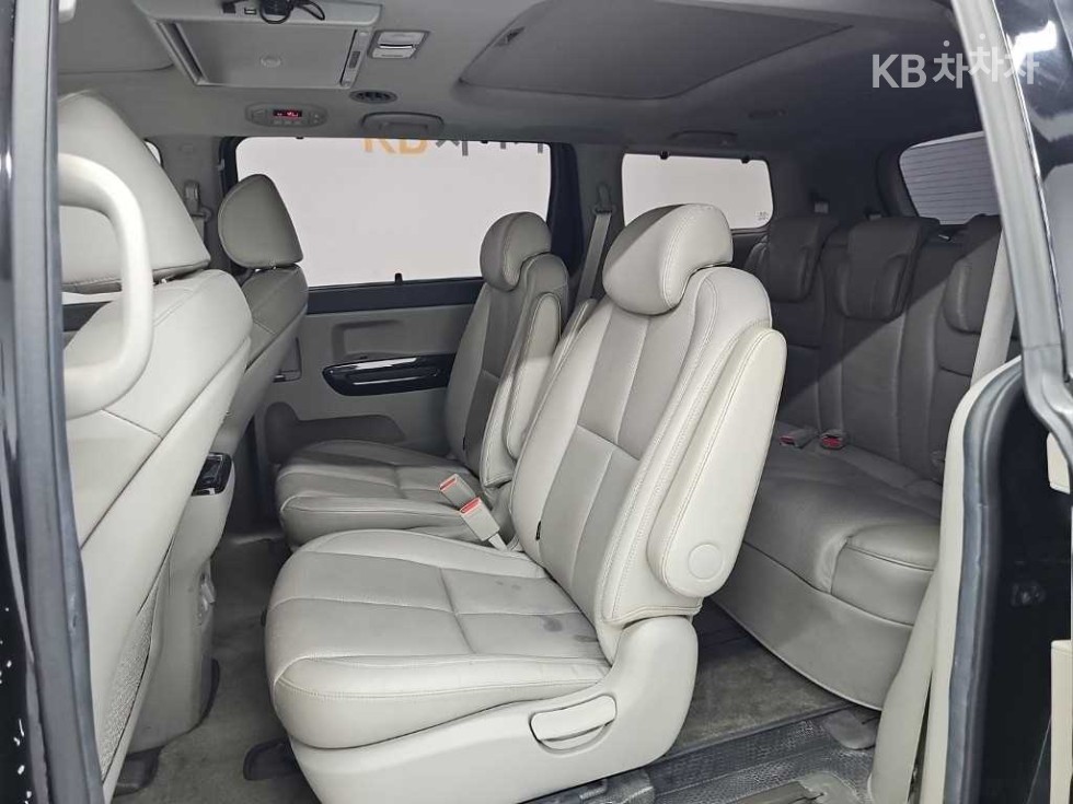 Kia Carnival — miniaturë 12