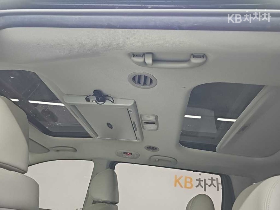 Kia Carnival — miniaturë 14