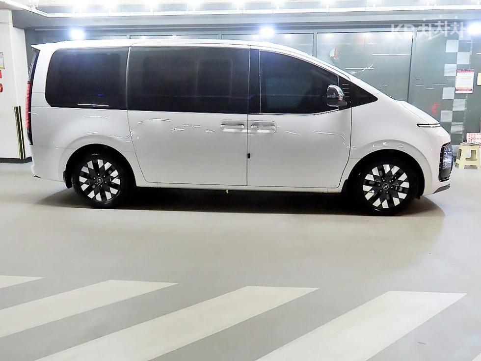 Hyundai Staria PRESTIGE — фото 3