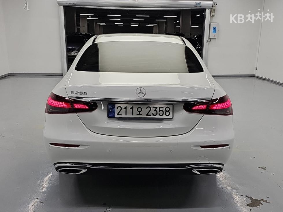 Mercedes-Benz E-Class Exclusive — фото 3