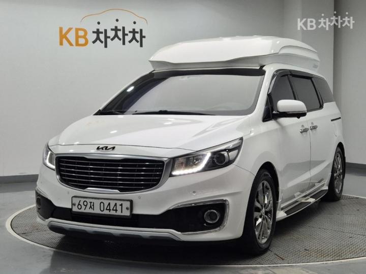 Kia Carnival 9-Seater Gasoline — foto 1